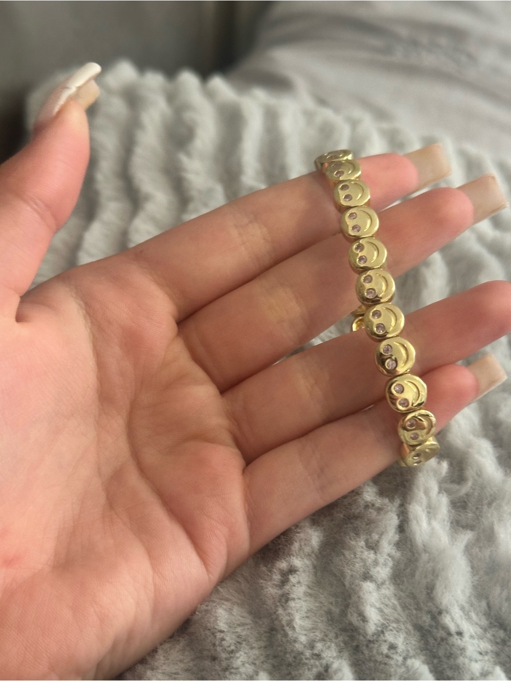 Lisa Gozlan Gold Faceted Stretch Bracelet - Picture 7 of 10